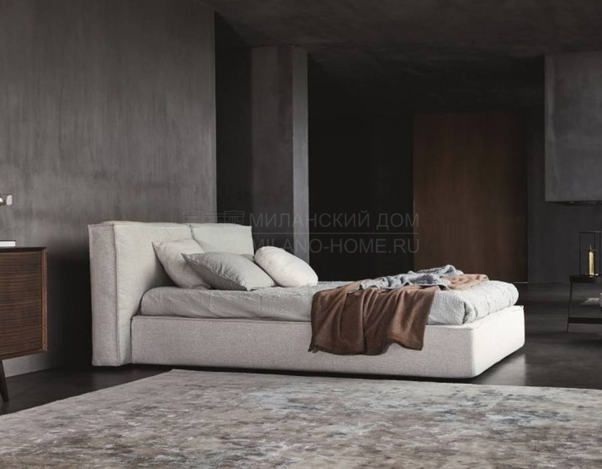 Кровать с мягким изголовьем Flann из Италии фабрики DITRE ITALIA
