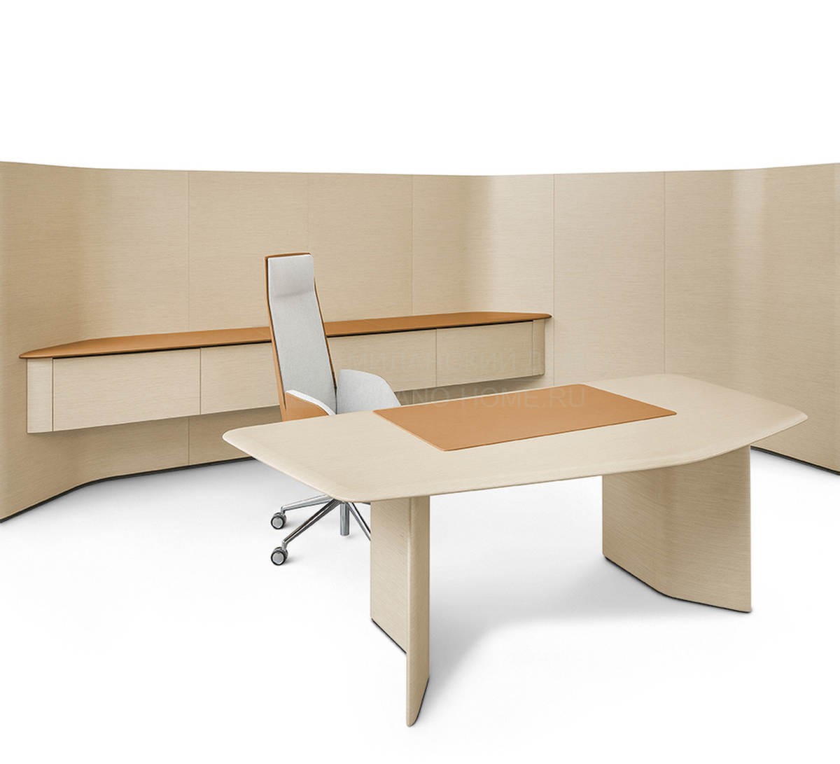 Письменный стол Trust Iconic Desk из Италии фабрики POLTRONA FRAU