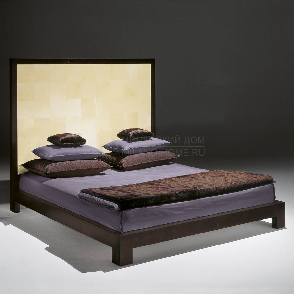 Кровать с деревянным изголовьем 2775 из Италии фабрики TURA