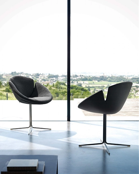 Полукресло One flo armchair  из Италии фабрики DESIREE