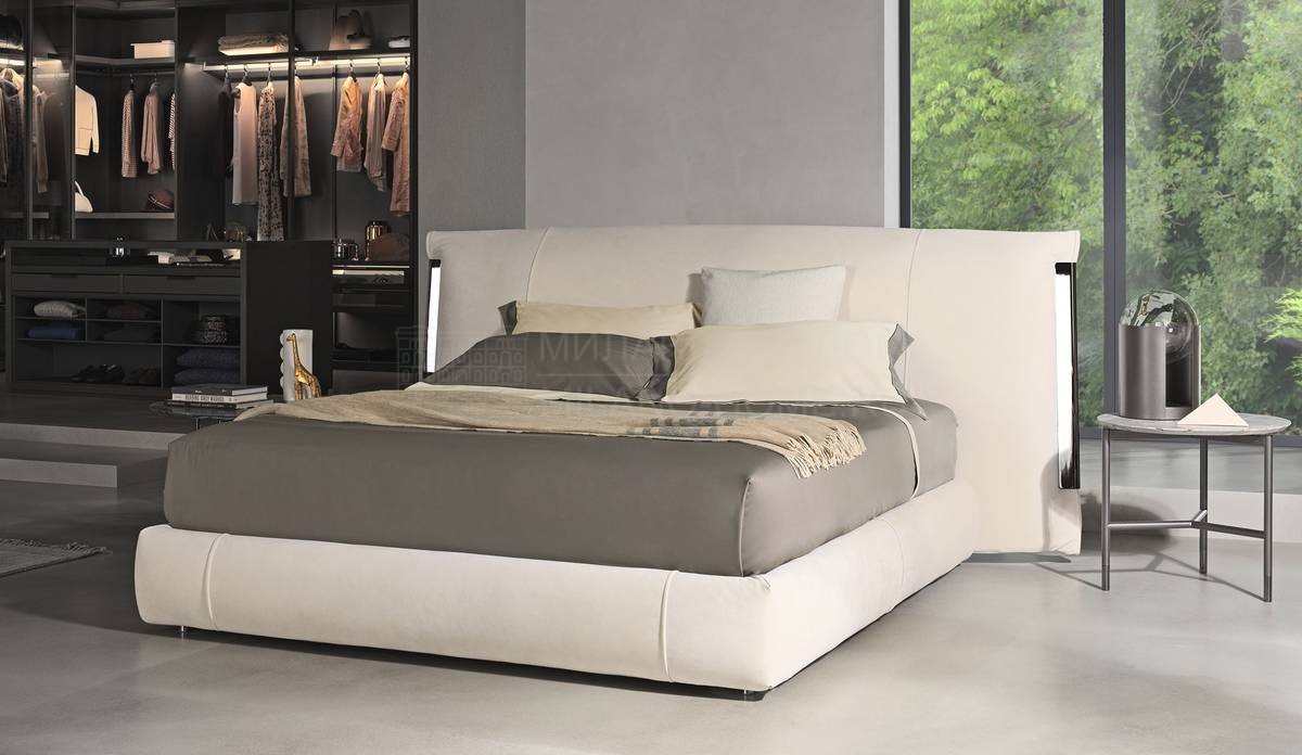 Кровать с мягким изголовьем Amal из Италии фабрики FLOU