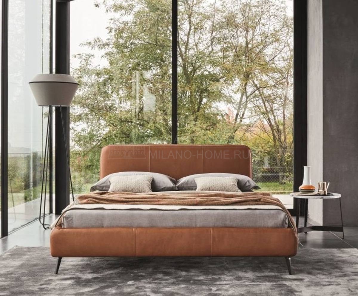 Кровать с деревянным изголовьем Aris из Италии фабрики DITRE ITALIA
