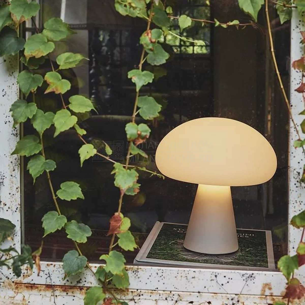 Настольная лампа Obello portable lamp из Дании фабрики GUBI