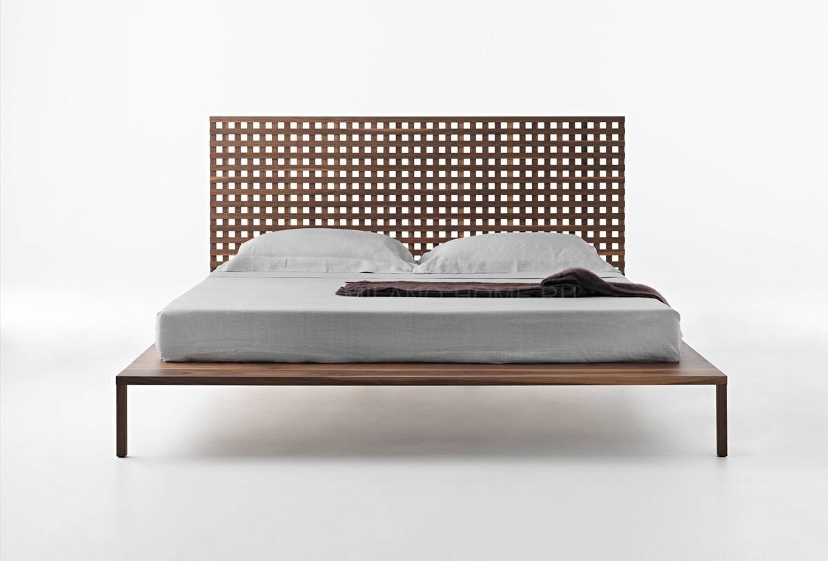 Кровать с деревянным изголовьем Twine / bed из Италии фабрики HORM