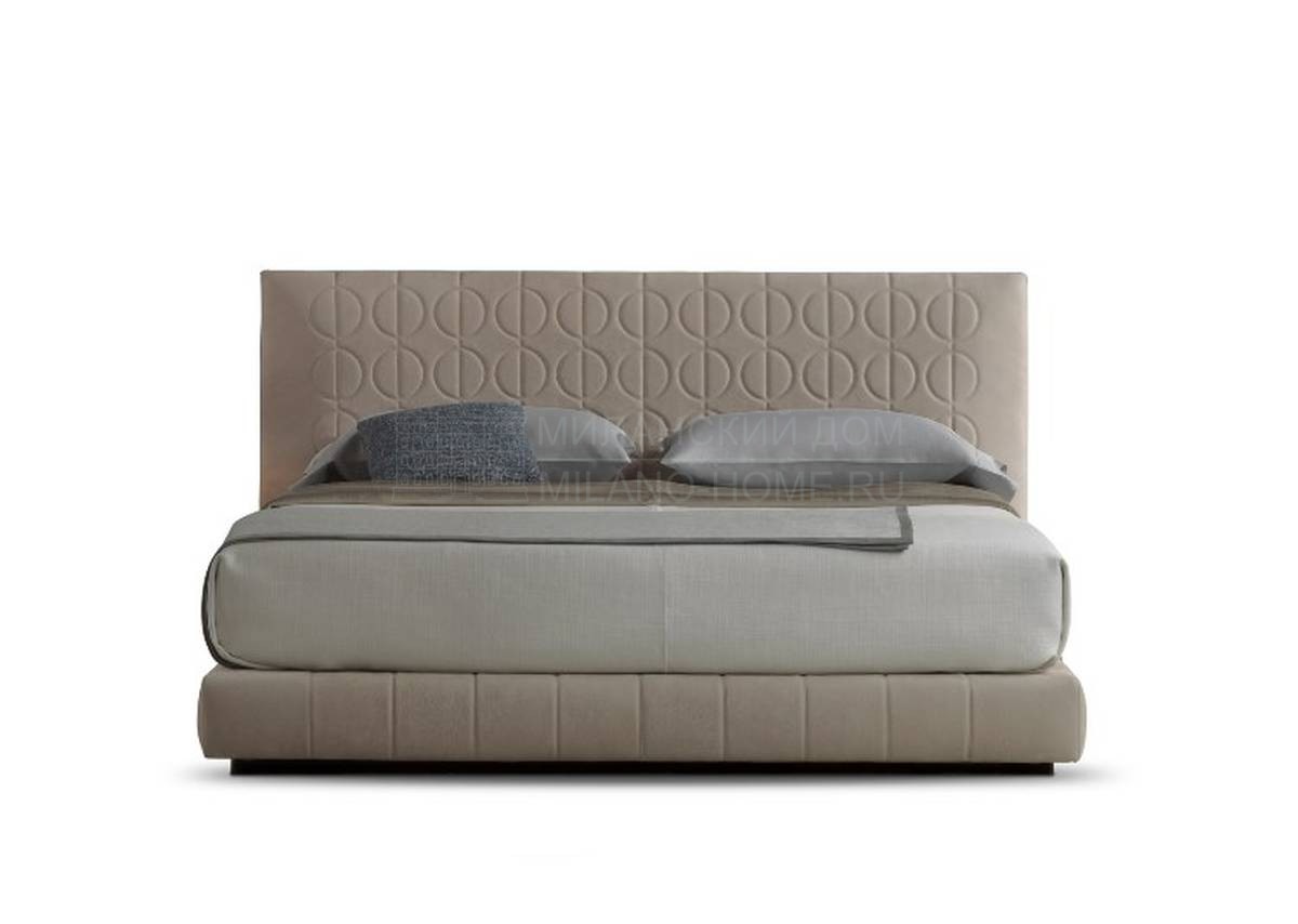 Кровать с мягким изголовьем Curtis bed из Италии фабрики MINOTTI