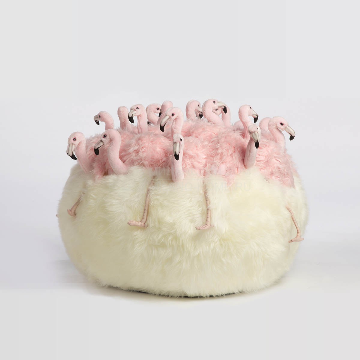Банкетка или Пуф Flamingo fluffly ball pouf из Бельгии фабрики AP COLLECTION