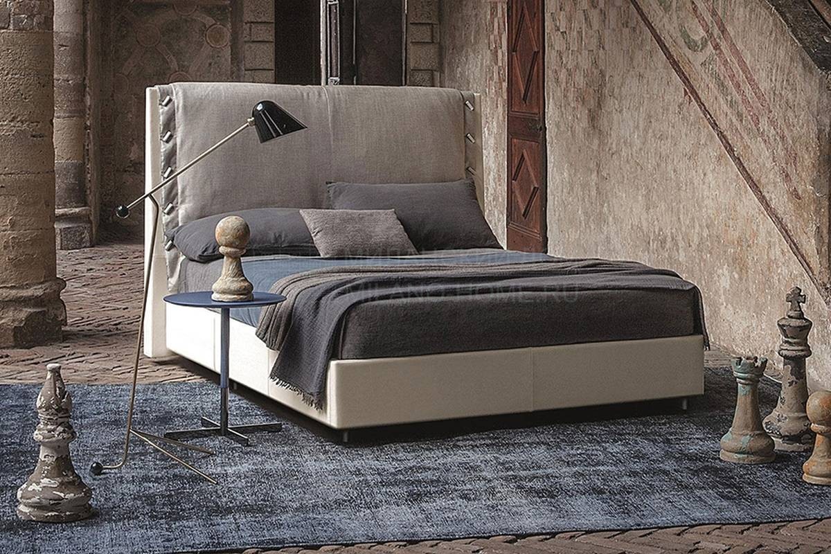 Кровать с мягким изголовьем Alta Fedelta из Италии фабрики POLTRONA FRAU