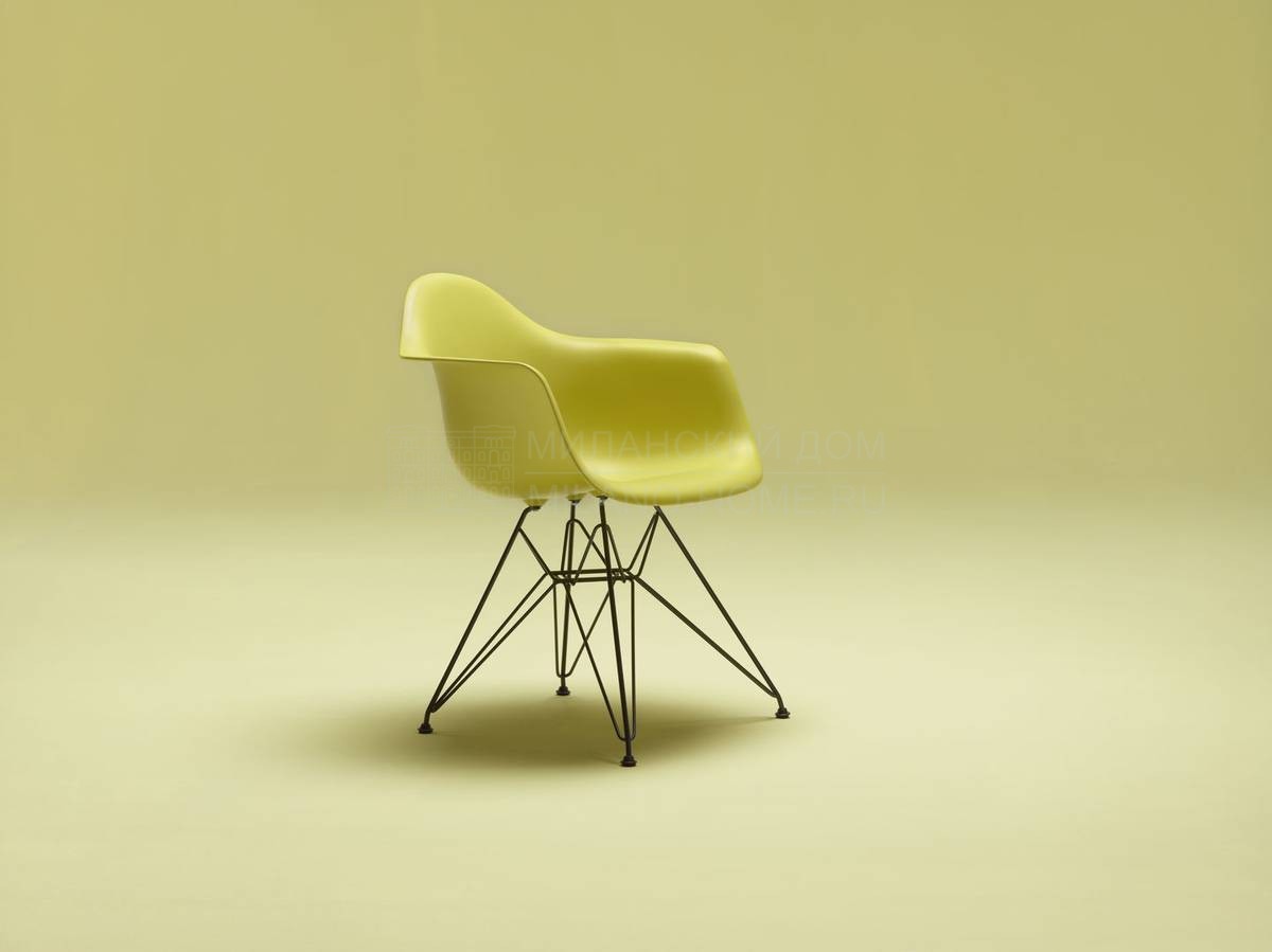 Кресло Eames Plastic Armchair DAW/DAX/DAR из Швейцарии фабрики VITRA