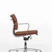 Кожаное кресло Soft Pad Chairs EA 217/219 — фотография 2