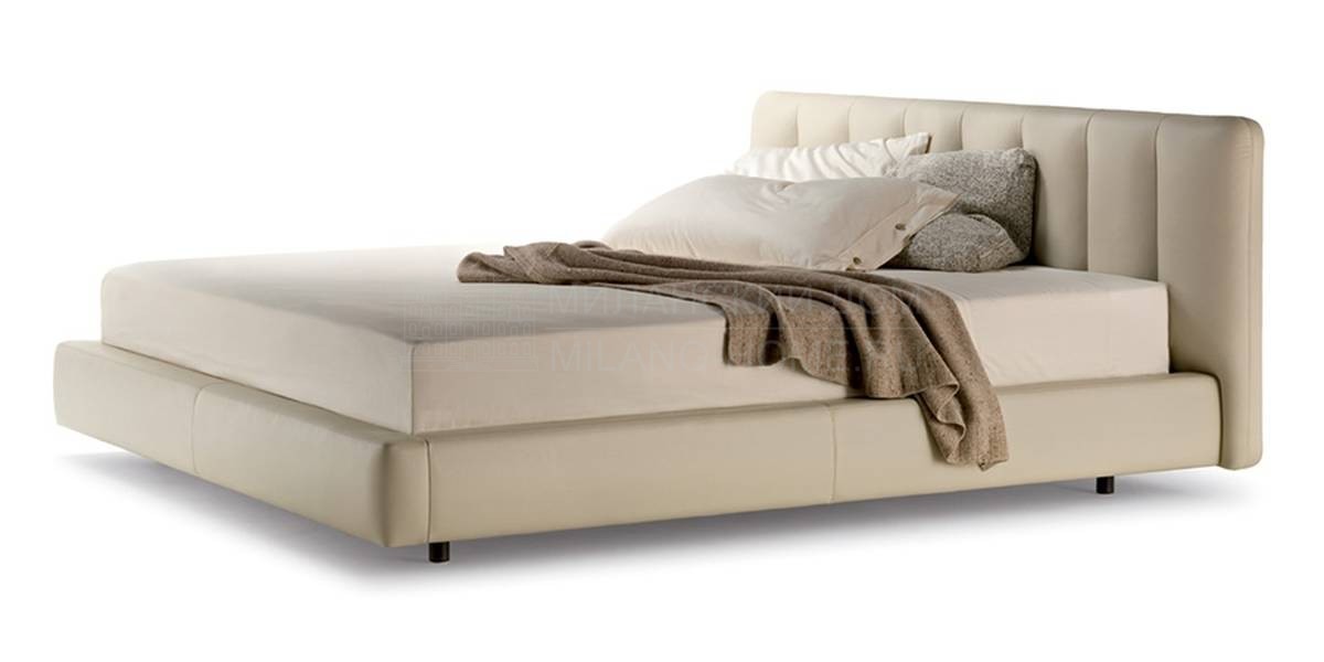 Кровать с мягким изголовьем Flavia из Италии фабрики POLTRONA FRAU