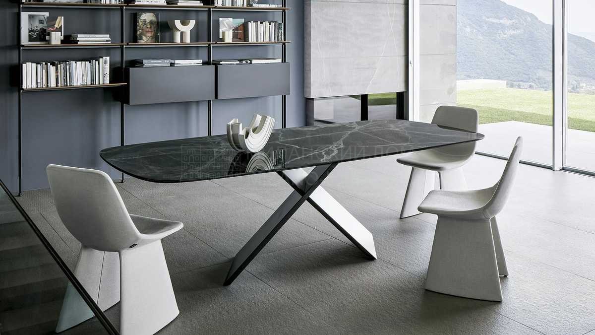 Обеденный стол Ax table из Италии фабрики BONALDO