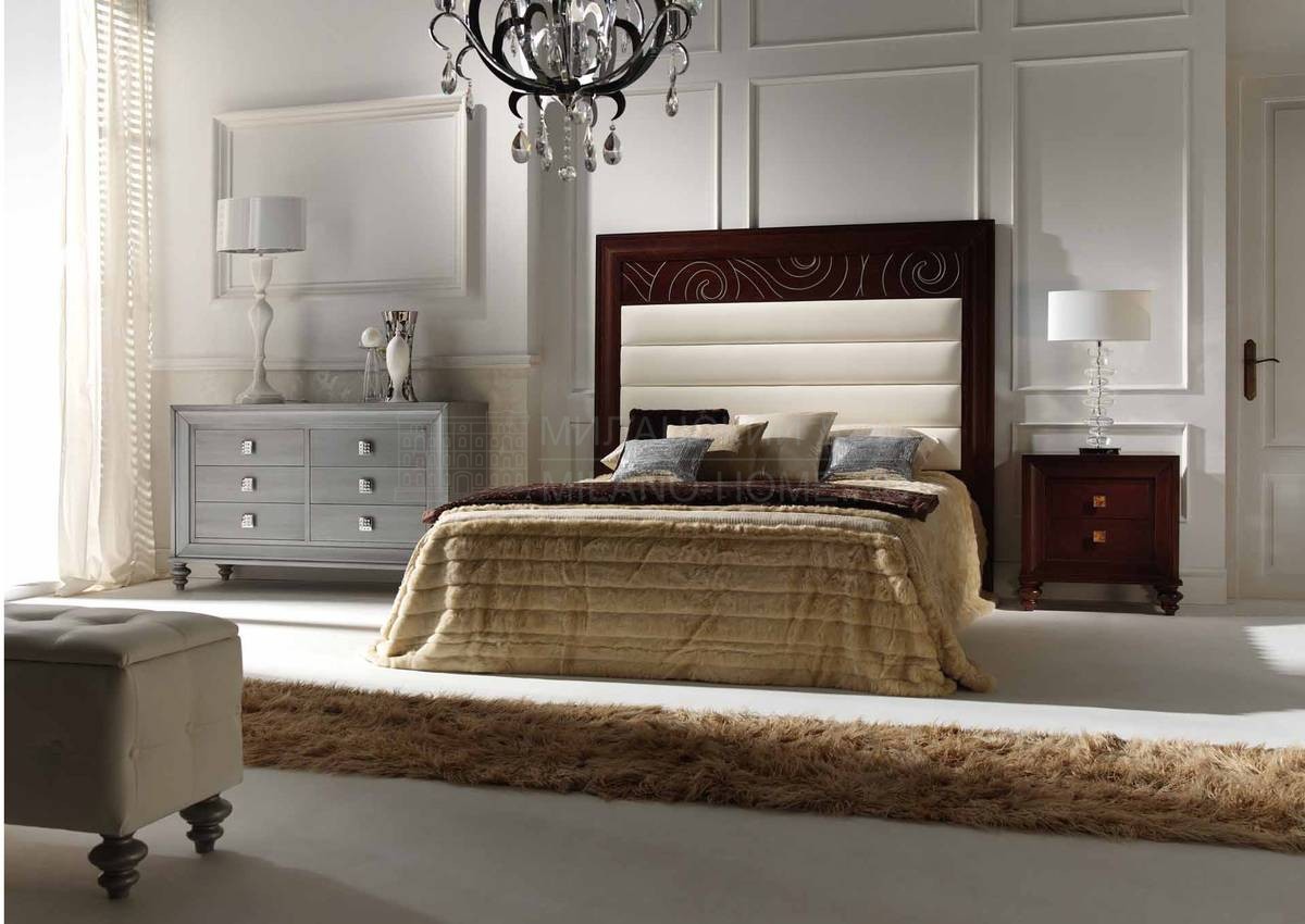 Кровать с деревянным изголовьем Galiano selection/11 bed из Испании фабрики MUGALI