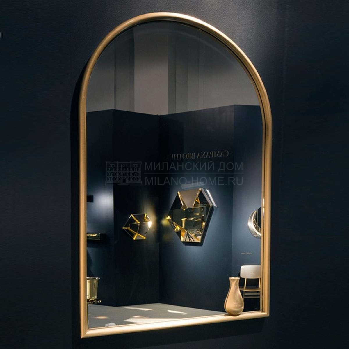 Зеркало настенное Portrait with little vase mirror из Италии фабрики GHIDINI 1961