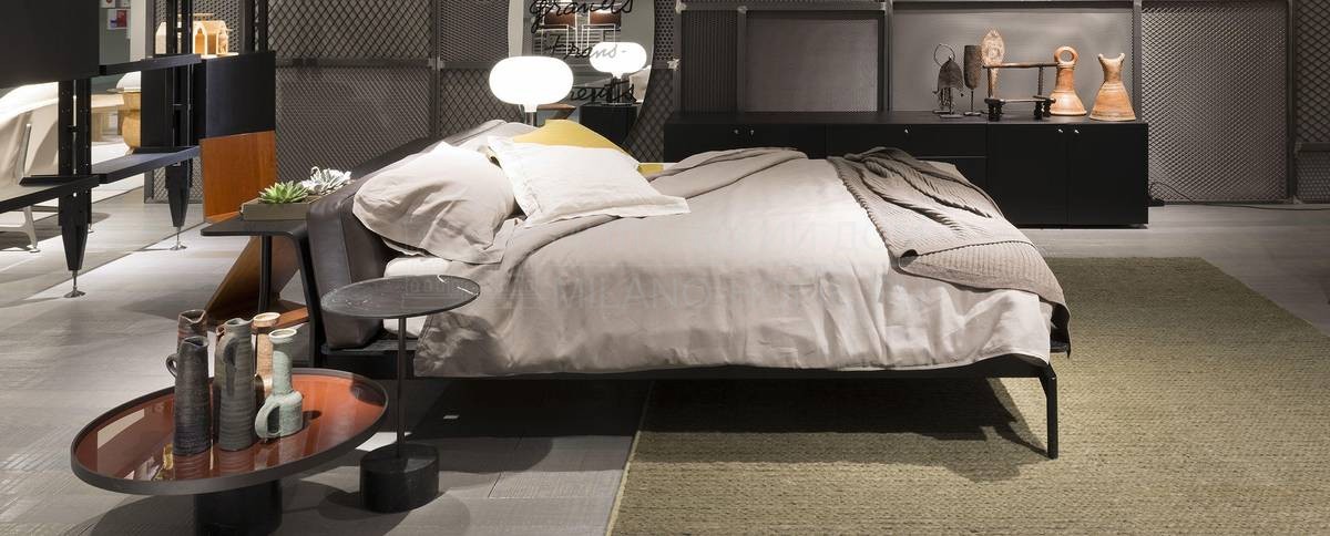 Кровать с мягким изголовьем L41 Sled из Италии фабрики CASSINA