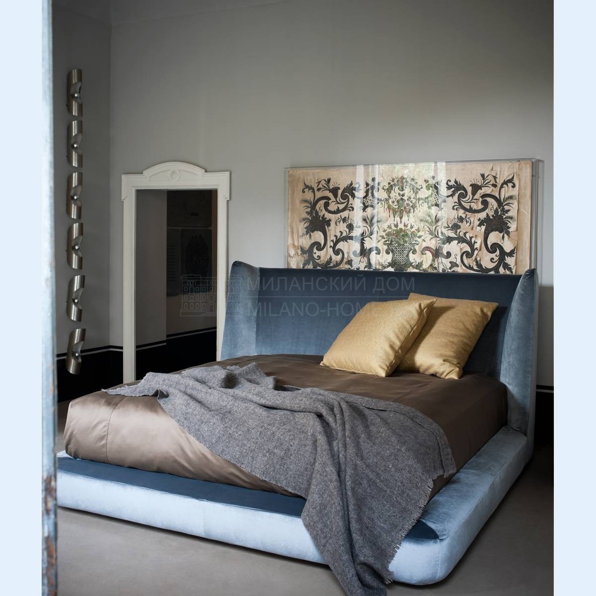 Кровать с мягким изголовьем Midnight/ bed из Италии фабрики FLEXFORM