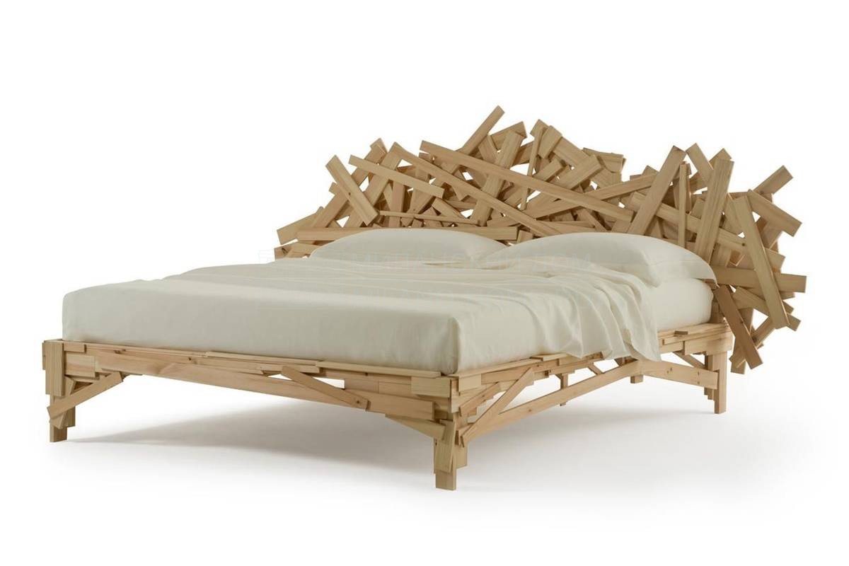 Кровать с деревянным изголовьем Favela / bed из Италии фабрики EDRA