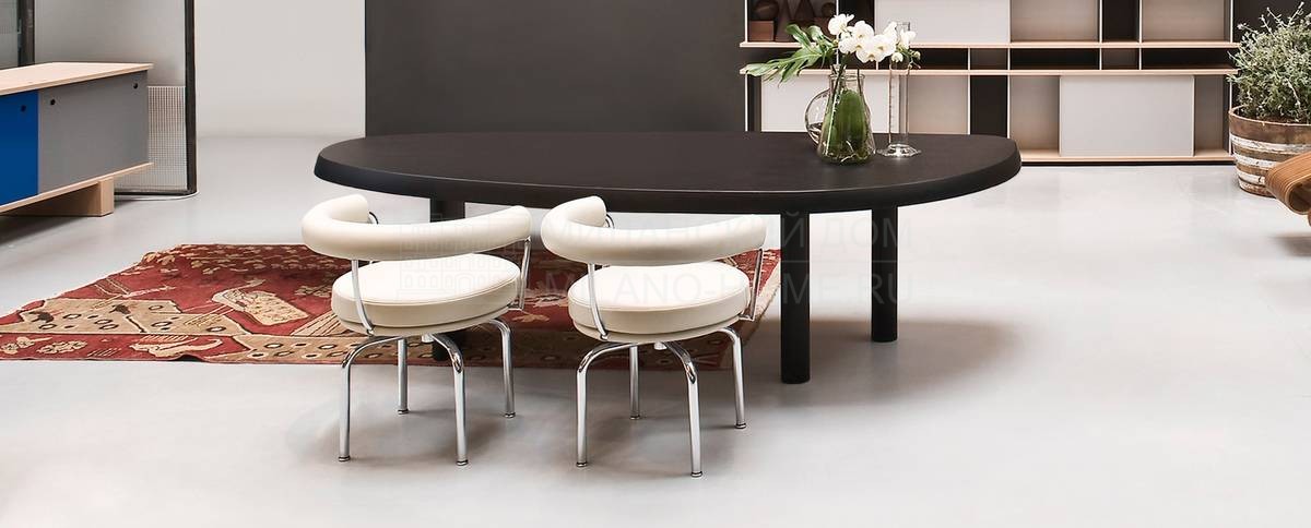 Обеденный стол 525 Table En Forme Libre из Италии фабрики CASSINA