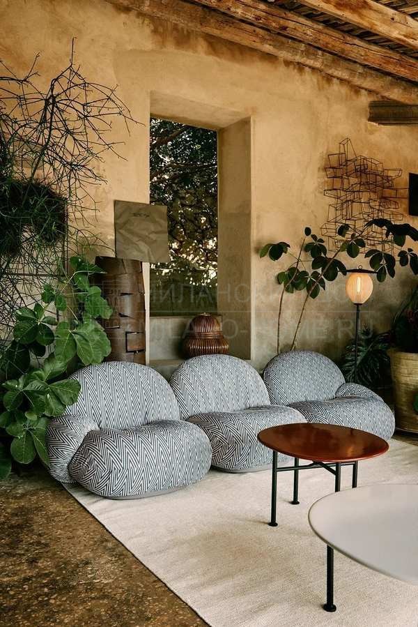 Прямой диван Pacha sofa with armrest из Дании фабрики GUBI