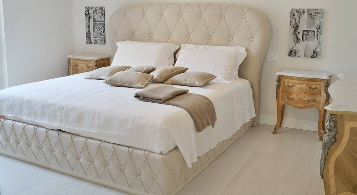 Кровать с мягким изголовьем G1523 из Италии фабрики ANNIBALE COLOMBO