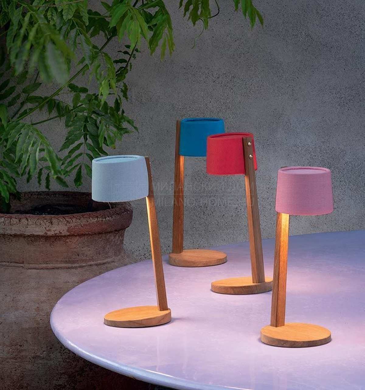 Настольная лампа Gaia table lamp из Италии фабрики ETHIMO