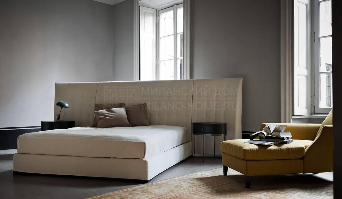 Кровать с мягким изголовьем Caress 2/ bed из Италии фабрики FLEXFORM