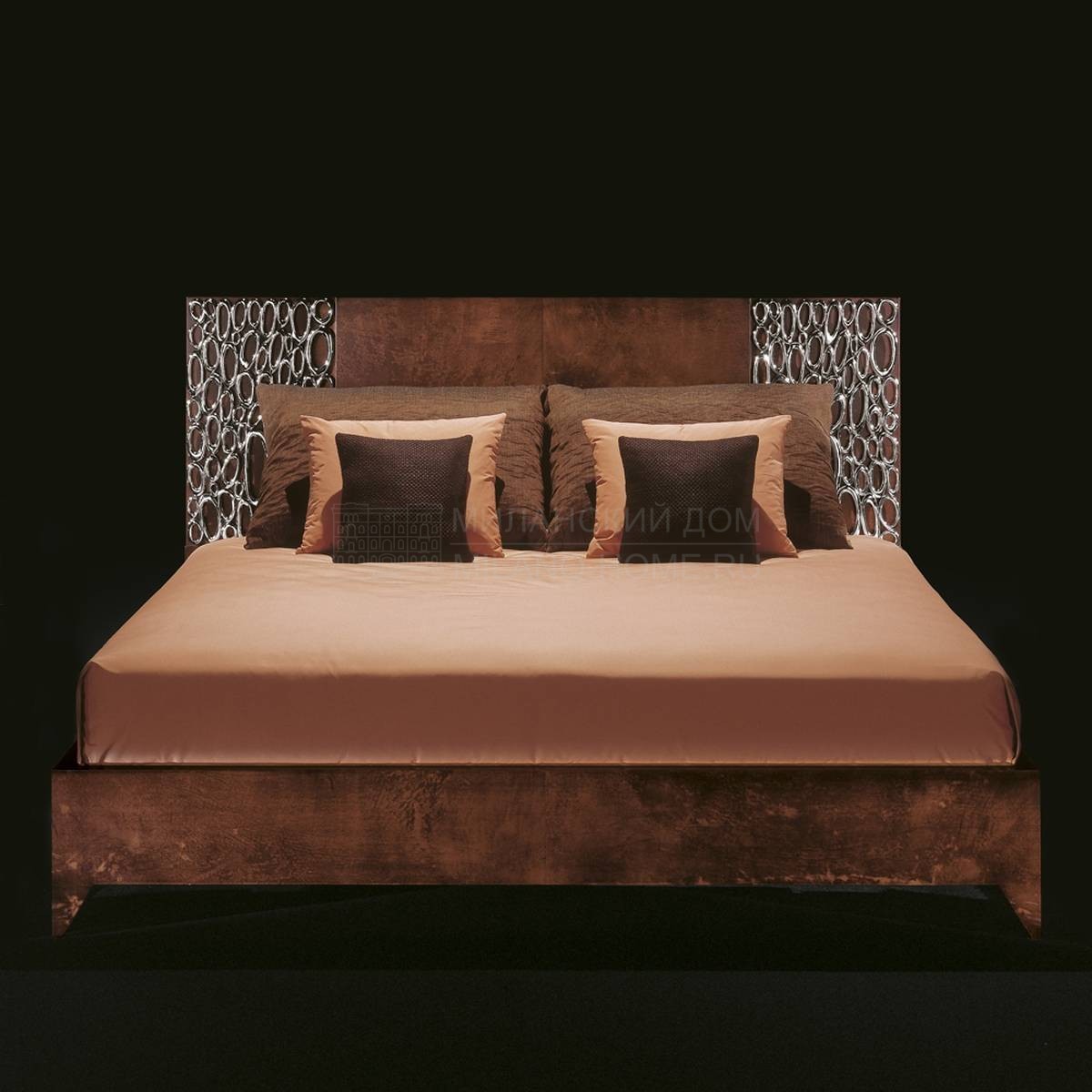 Кровать с деревянным изголовьем 2916 из Италии фабрики TURA