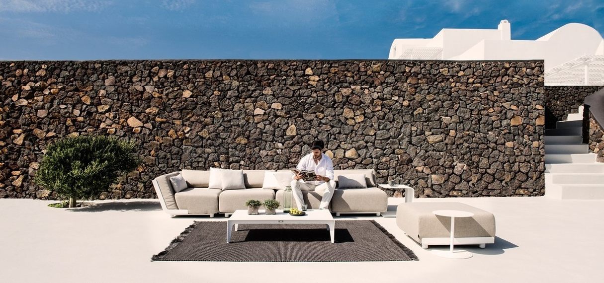 Прямой диван Mirthe Sofa из Бельгии фабрики TRIBU