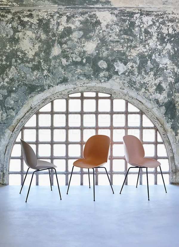 Стул Beetle dining chair un-upholstered из Дания фабрики GUBI