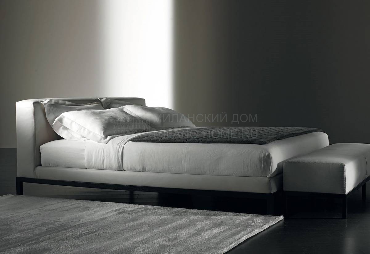 Кровать с мягким изголовьем Roger из Италии фабрики MERIDIANI