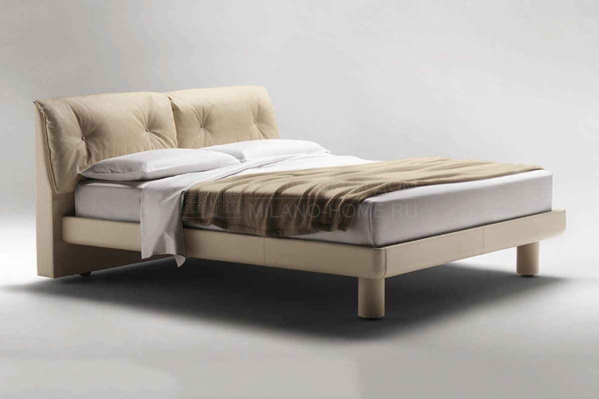 Кровать с мягким изголовьем I Rondo Due из Италии фабрики POLTRONA FRAU