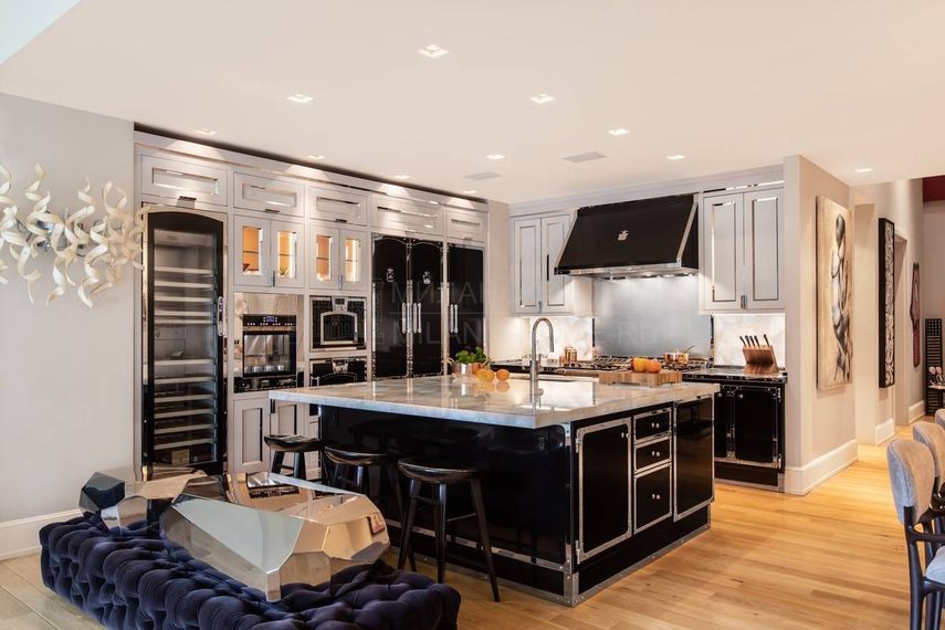 Кухня с островом The Art Gallery kitchen из Италии фабрики OFFICINE GULLO