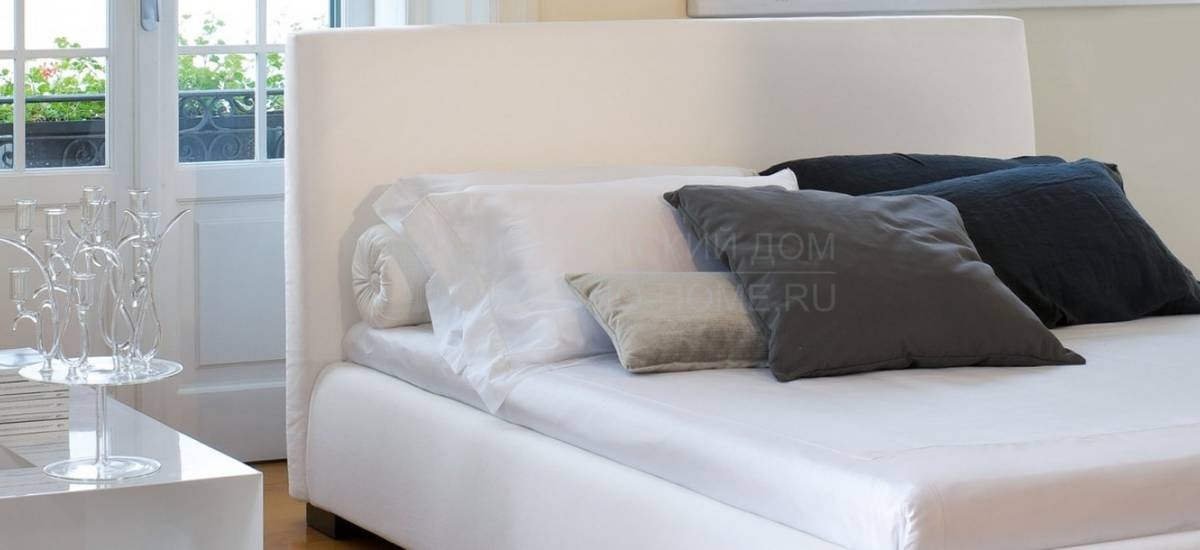 Кровать с мягким изголовьем Bloom bed из Италии фабрики BONALDO