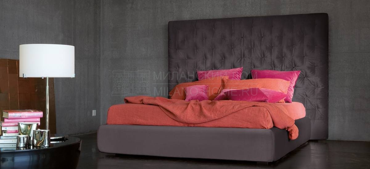 Кровать с мягким изголовьем Wing/bed из Италии фабрики BONALDO