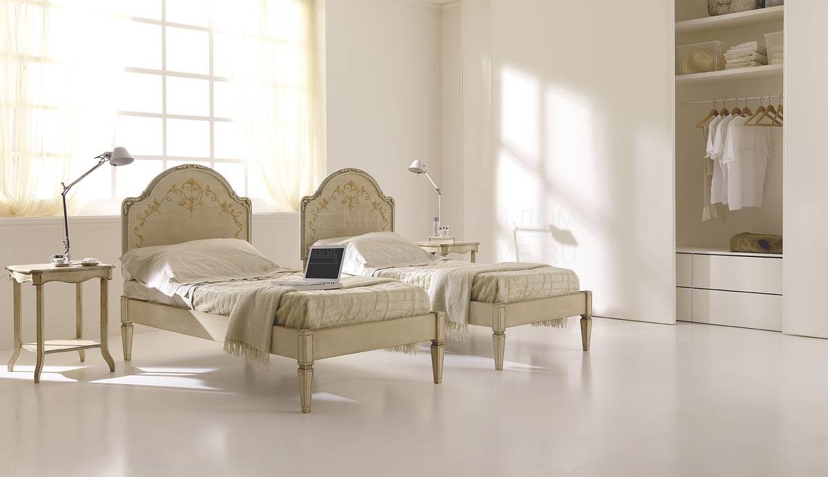 Кровать с деревянным изголовьем Bed art.2351 из Италии фабрики SILVANO GRIFONI