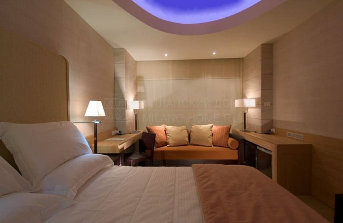 Кровать с деревянным изголовьем Hotel Aran Park из Италия фабрики SELVA
