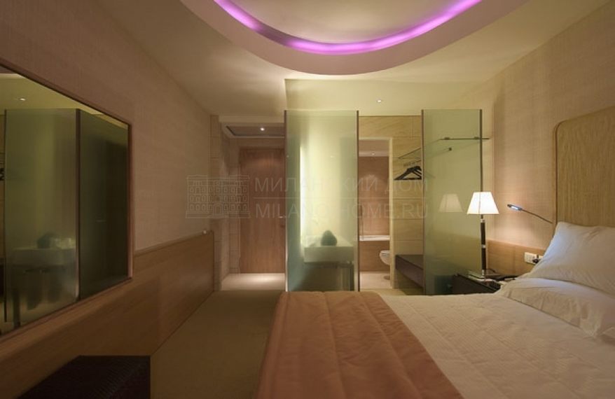 Кровать с деревянным изголовьем Hotel Aran Park из Италии фабрики SELVA