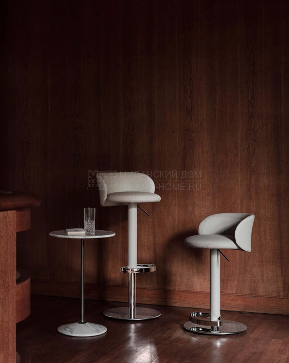 Стол на одной ножке Arnold round side table из Италии фабрики GHIDINI 1961