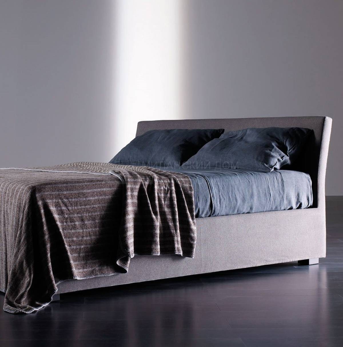 Кровать с мягким изголовьем Willis из Италии фабрики MERIDIANI