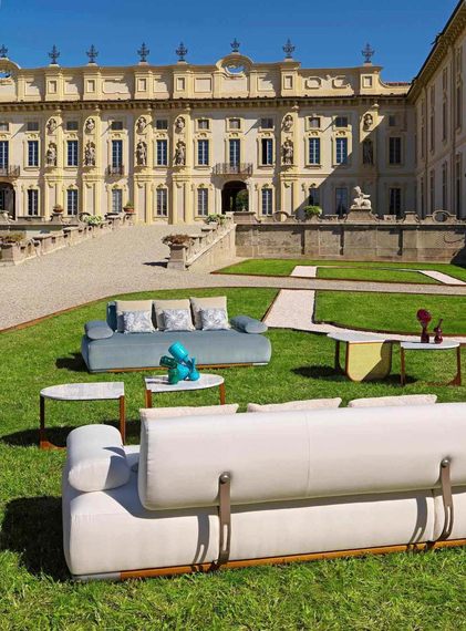 Прямой диван Ilario sofa two из Италии фабрики IPE CAVALLI VISIONNAIRE Прямой диван Ilario sofa two из Италии фабрики IPE CAVALLI VISIONNAIRE