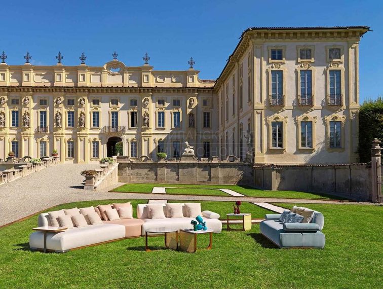 Прямой диван Ilario sofa two из Италии фабрики IPE CAVALLI VISIONNAIRE Прямой диван Ilario sofa two из Италии фабрики IPE CAVALLI VISIONNAIRE