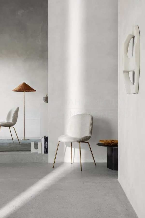 Стул Beetle dining chair fully upholstered из Дании фабрики GUBI