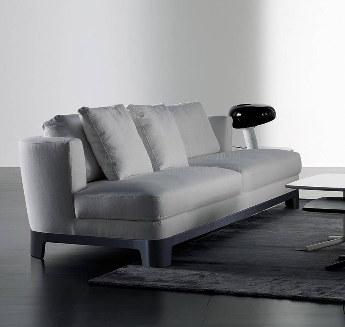Прямой диван Keeton из Италии фабрики MERIDIANI