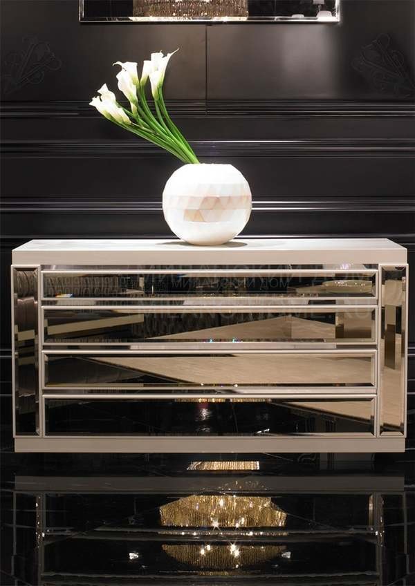 Комод Florie Interior chest из Италии фабрики IPE CAVALLI VISIONNAIRE Комод Florie Interior chest из Италии фабрики IPE CAVALLI VISIONNAIRE