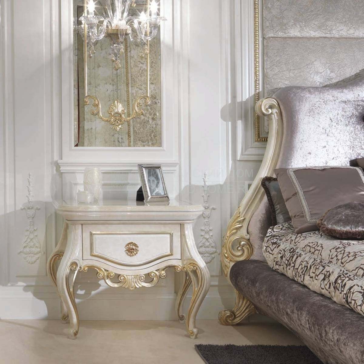 Тумбочка Baroque/TC152L из Италии фабрики TURRI Тумбочка Baroque/TC152L из Италии фабрики TURRI