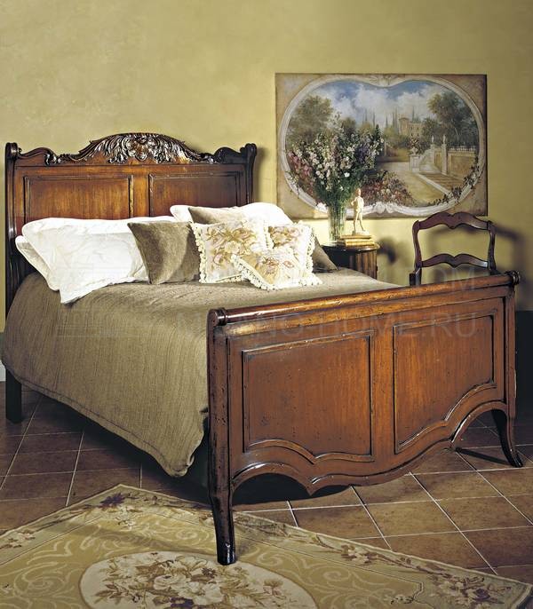 Кровать с деревянным изголовьем Italian & French/H73 из Италии фабрики FRANCESCO MOLON