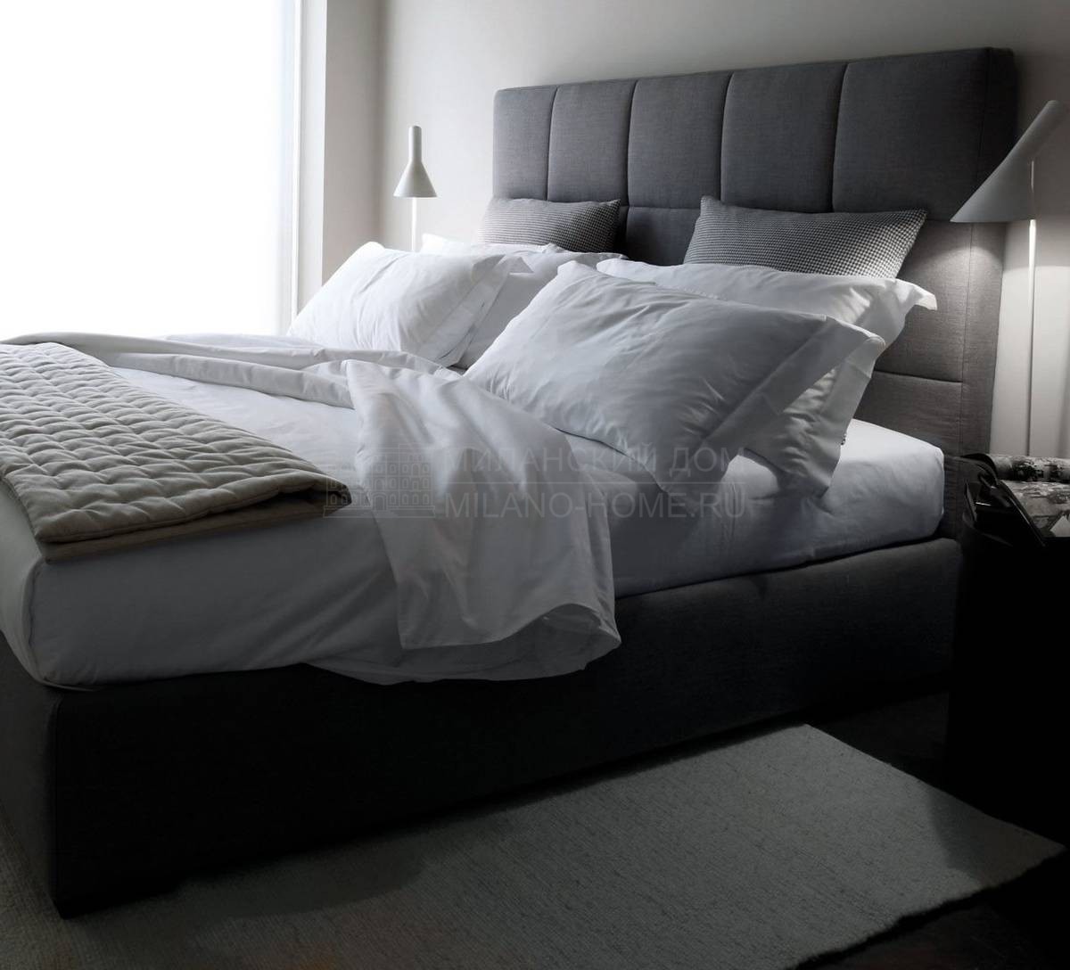 Кровать с мягким изголовьем Bardo из Италии фабрики MERIDIANI