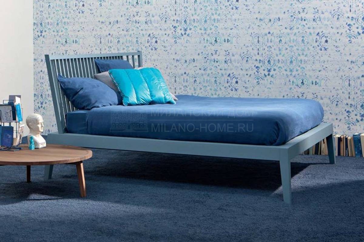Кровать с деревянным изголовьем Gray 77 77I из Италии фабрики GERVASONI