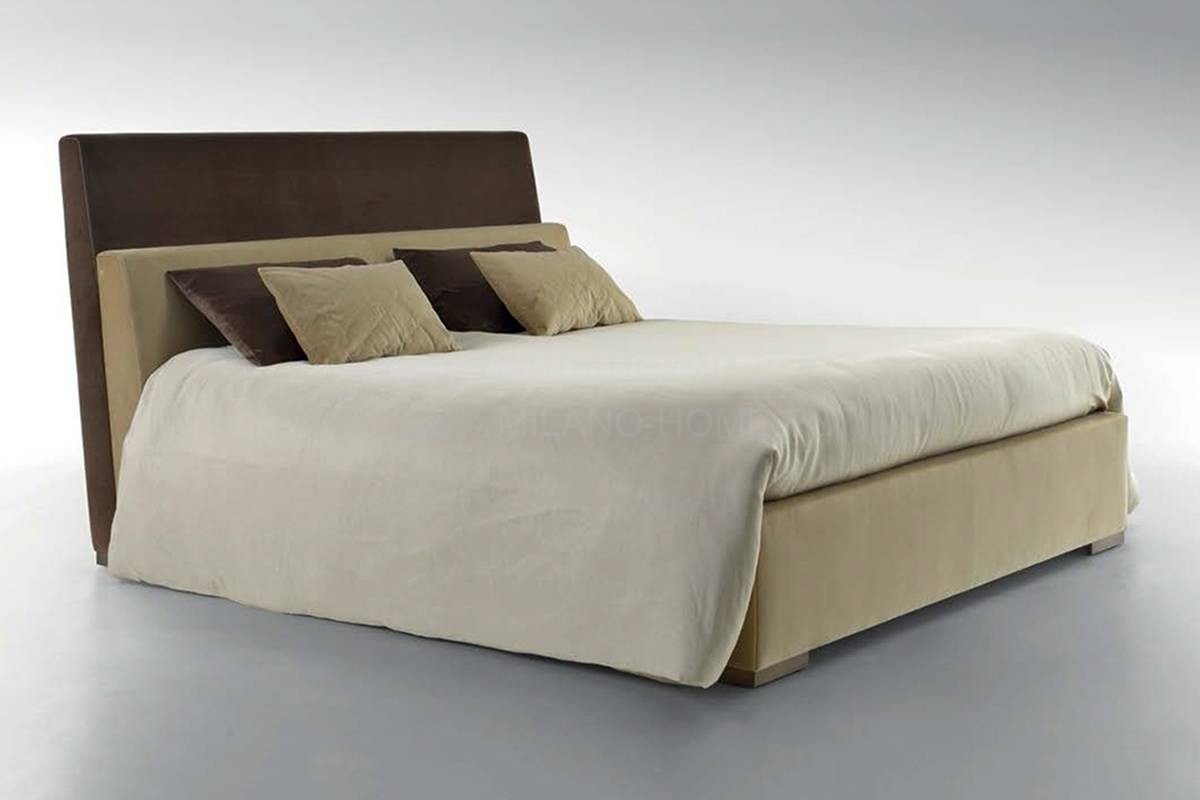 Кровать с мягким изголовьем Borromini из Италии фабрики FENDI Casa