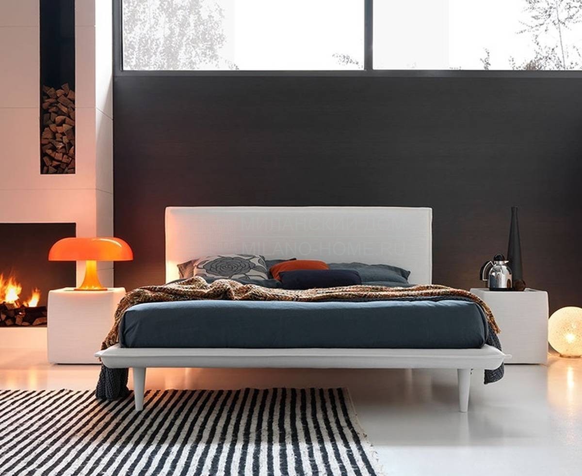 Двуспальная кровать Vola Piede из Италии фабрики BOLZAN