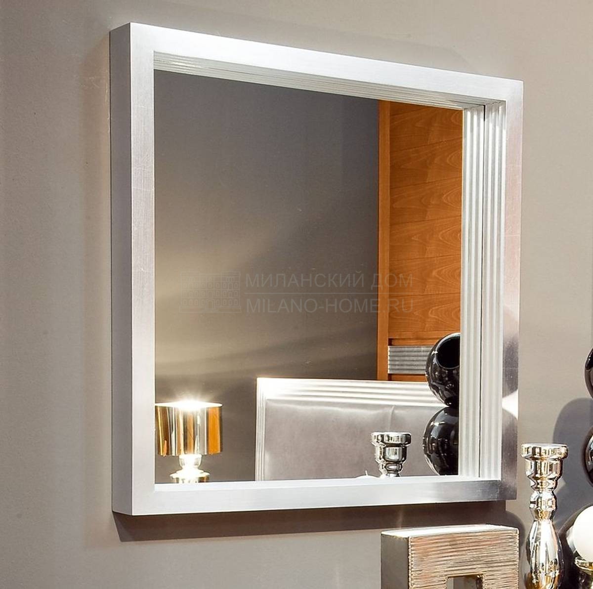 Зеркало настенное Century wall mirror из Италии фабрики BAMAX